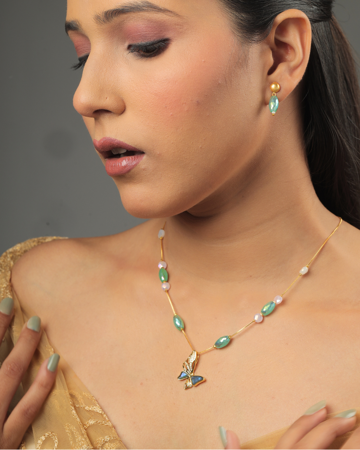 Elegant AD Pendant Necklace with stone earing